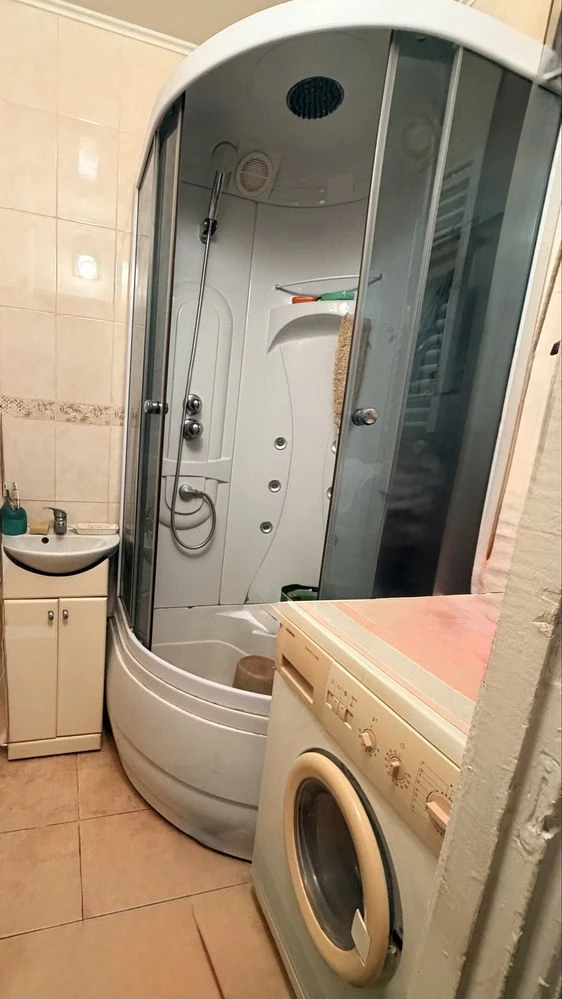 Продаж 2-х кіинатної по вул.Довга з індивідуальним  опалення