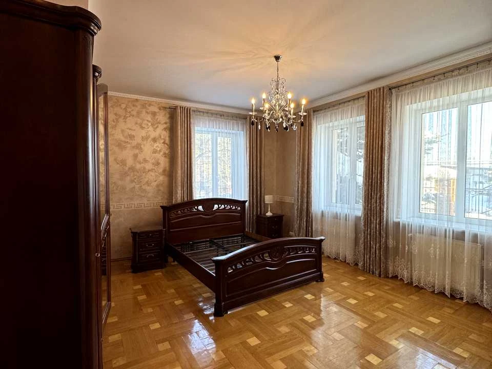 Будинок. Рівне, Валерія Опанасюка вул.