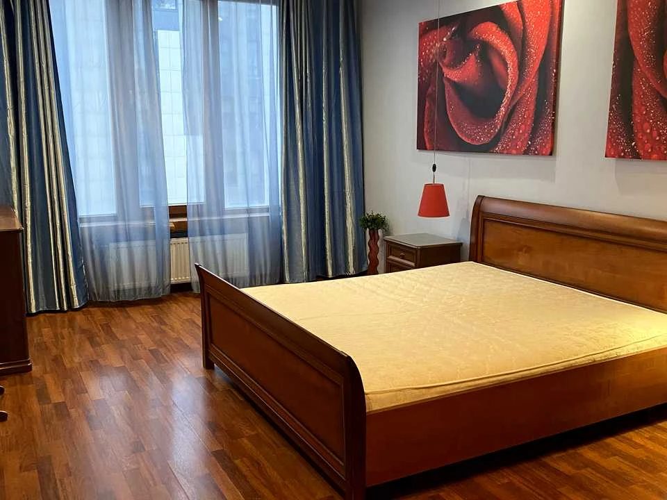Apartment. Zhylianska st., Kyiv