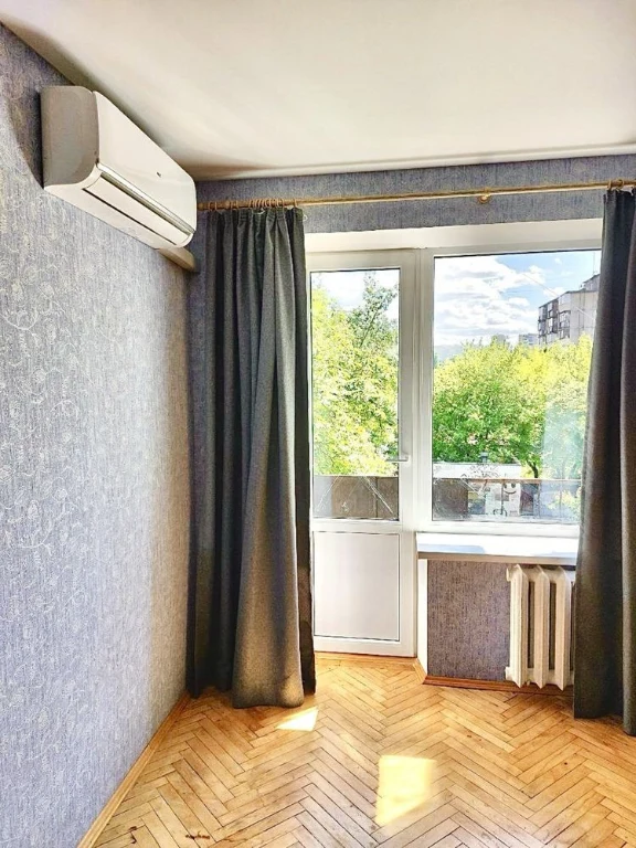 Owner! Bright 2-room apartment near КПІ metro