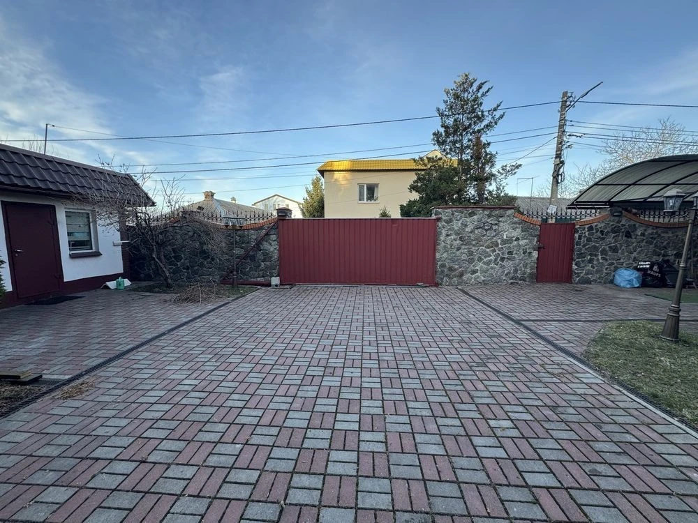 Rent house with pool 1250 sq m. Holosiiv district