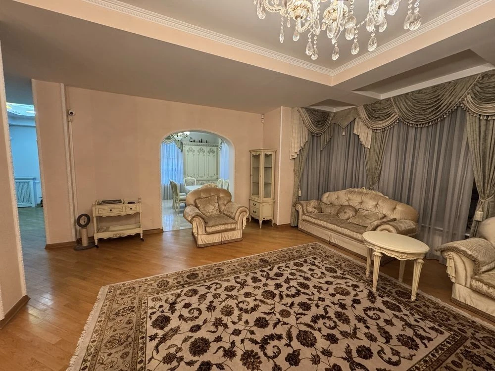 Rent house with pool 1250 sq m. Holosiiv district