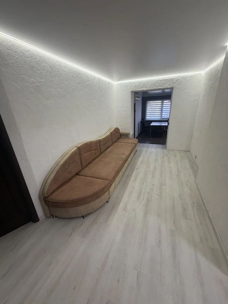Rent 3-bedroom apartment on Vynohradari