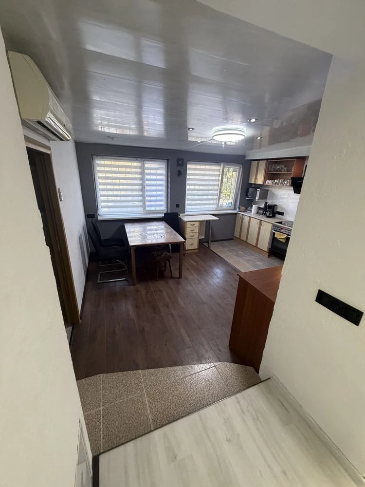 Rent 3-bedroom apartment on Vynohradari