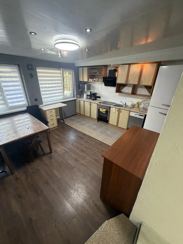 Rent 3-bedroom apartment on Vynohradari