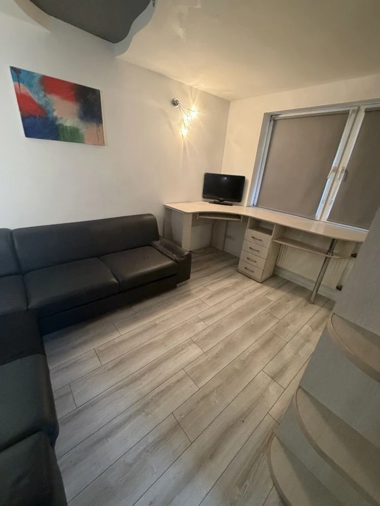 Rent 3-bedroom apartment on Vynohradari