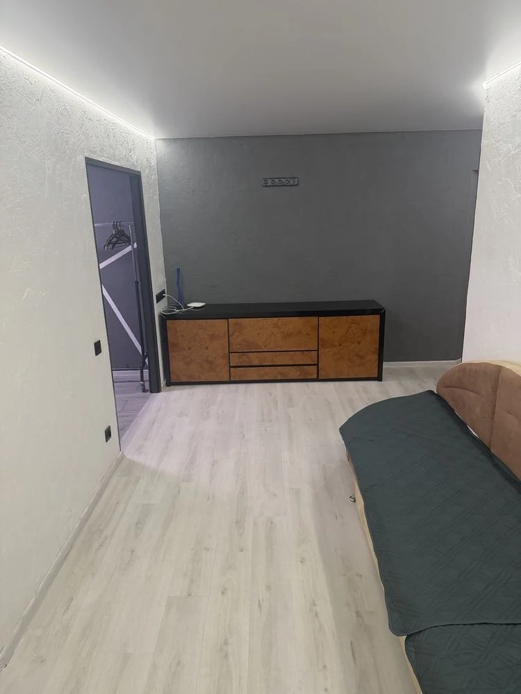 Rent 3-bedroom apartment on Vynohradari