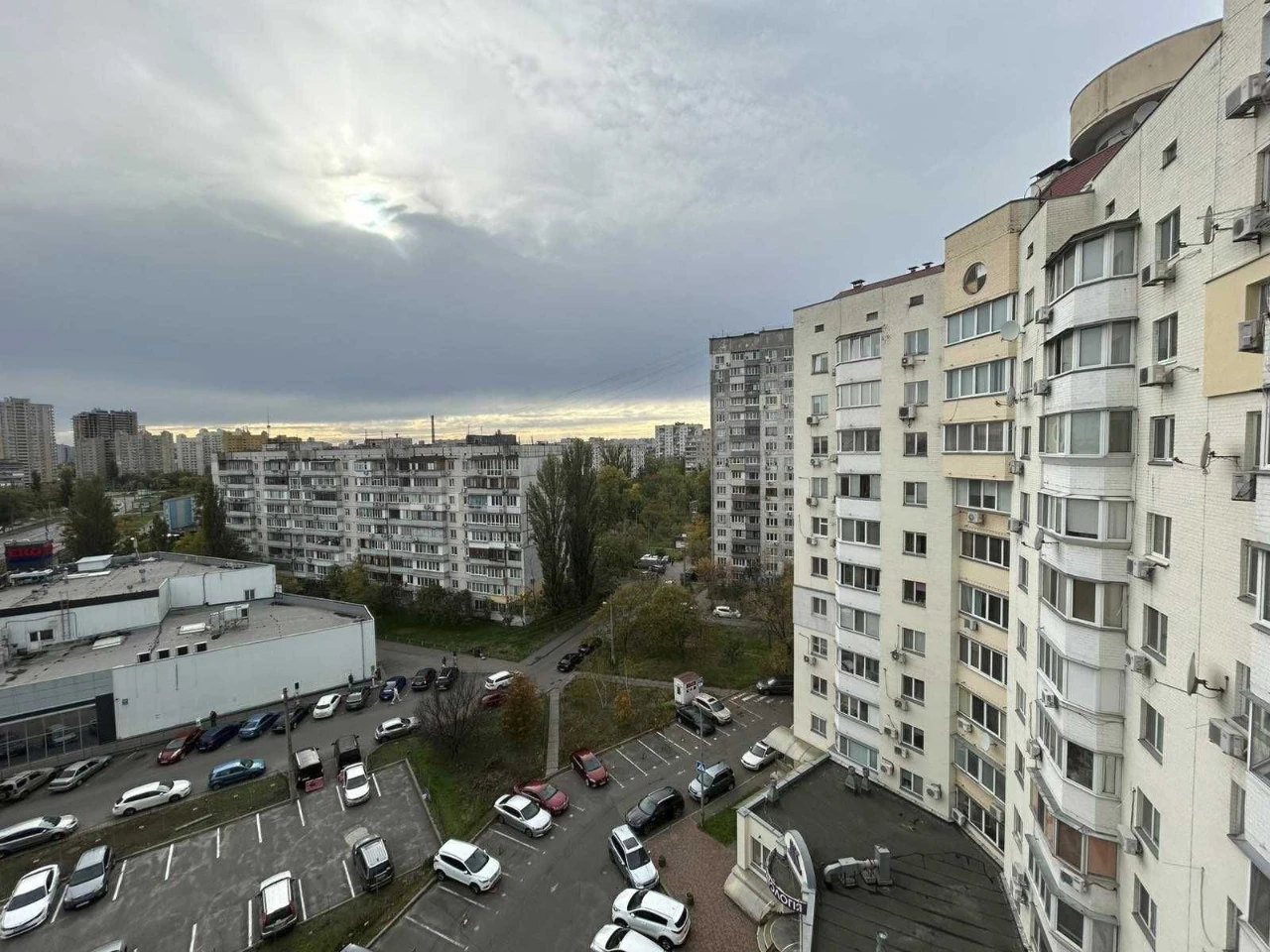 Rent a spacious 2-bedroom apartment on Oboloni, ул. Тимо, 13-A.