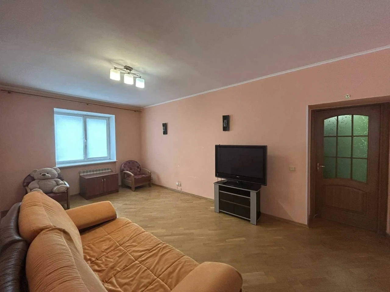 Rent a spacious 2-bedroom apartment on Oboloni, ул. Тимо, 13-A.
