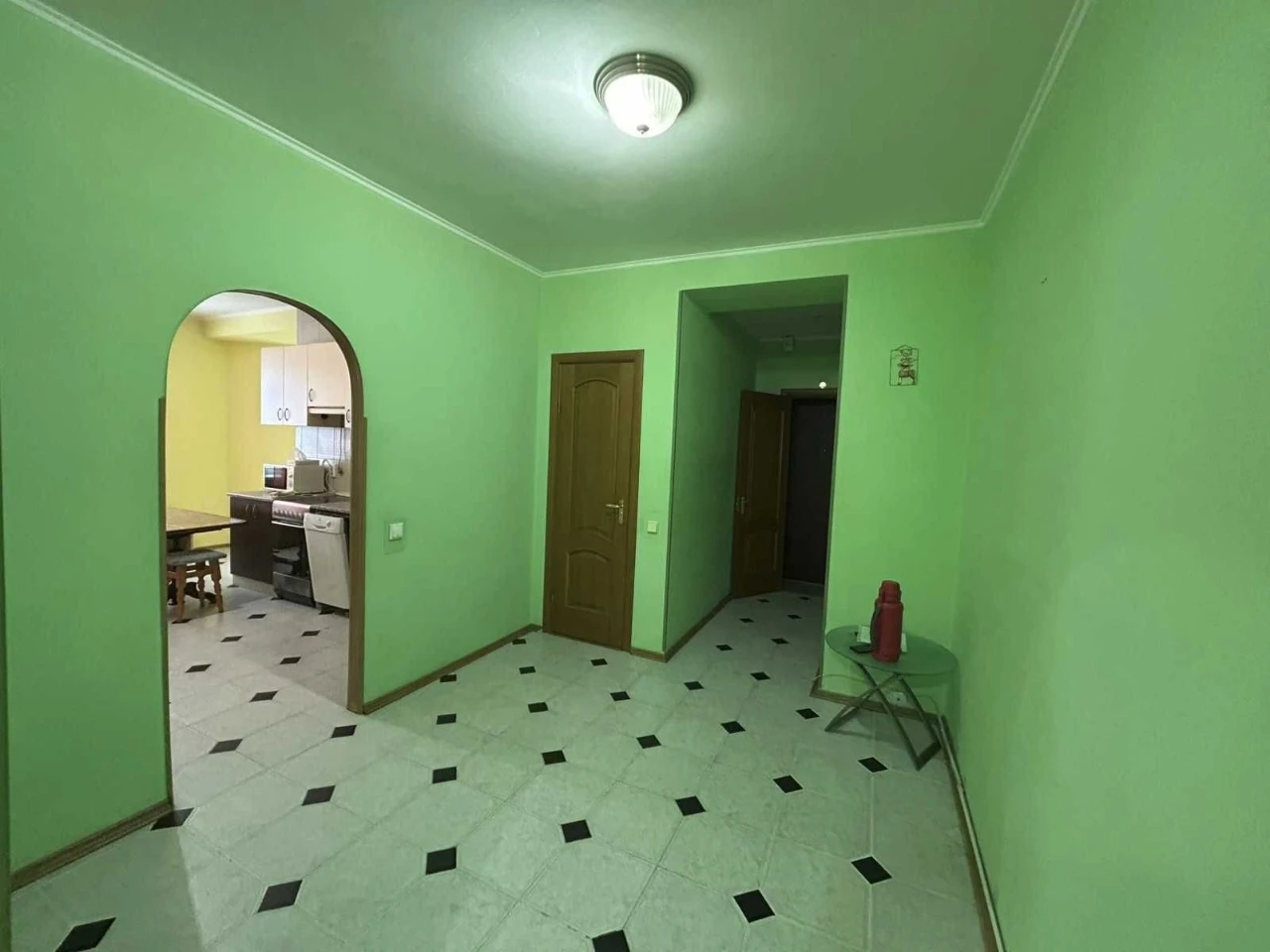 Rent a spacious 2-bedroom apartment on Oboloni, ул. Тимо, 13-A.
