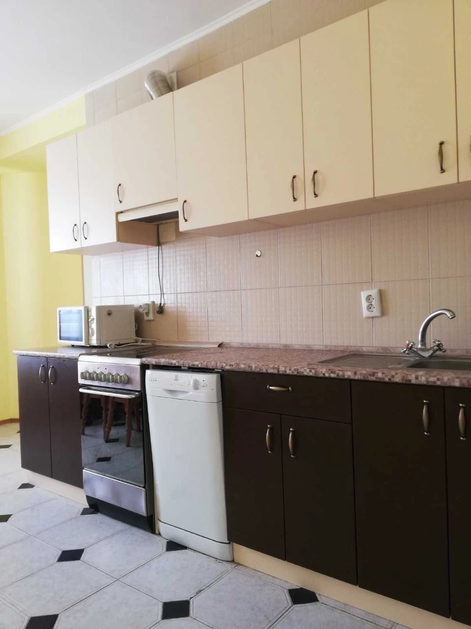 Rent a spacious 2-bedroom apartment on Oboloni, ул. Тимо, 13-A.