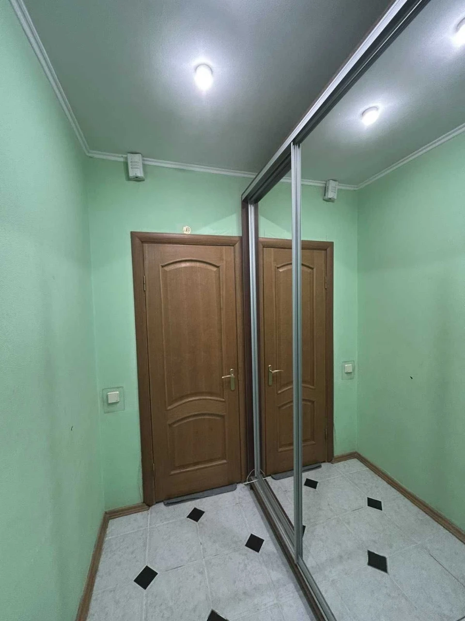 Rent a spacious 2-bedroom apartment on Oboloni, ул. Тимо, 13-A.
