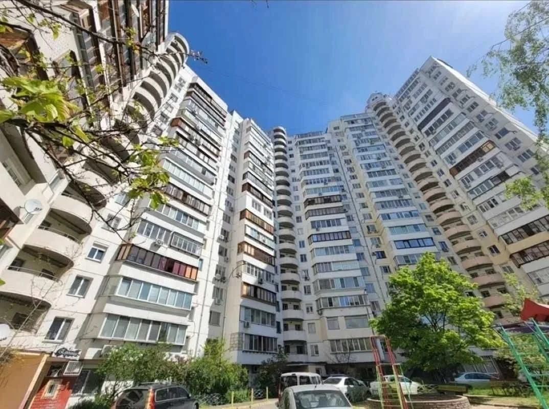 Rent a spacious 2-bedroom apartment on Oboloni, ул. Тимо, 13-A.