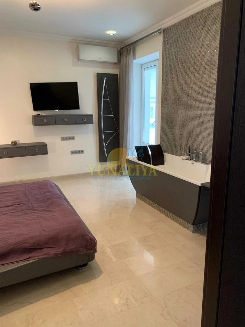 For Rent! 2-room apartment at вул. Богомольца 7/14! No fees!