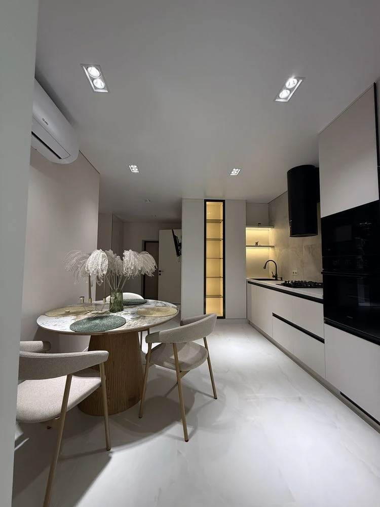 Sale of a beautiful apartment in Grand City Dombrovskyi residential complex.
