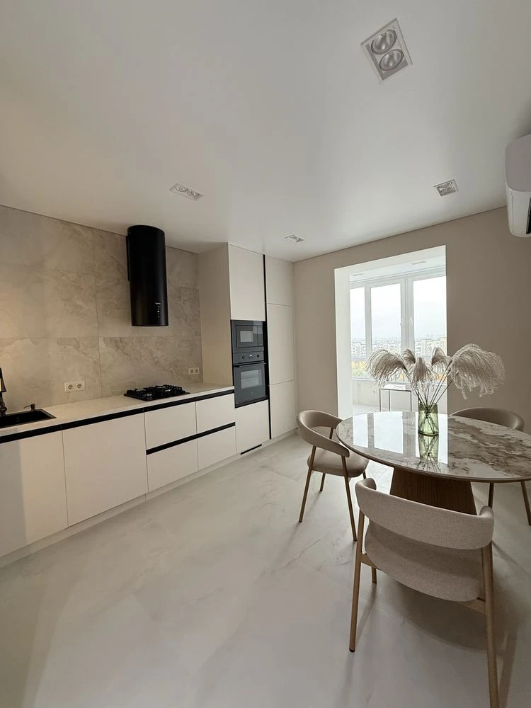 Sale of a beautiful apartment in Grand City Dombrovskyi residential complex.