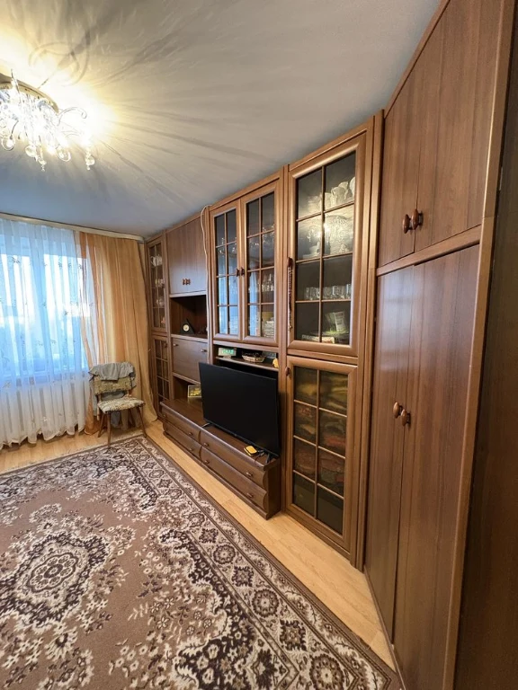 3-room apartment for sale on Mira Avenue