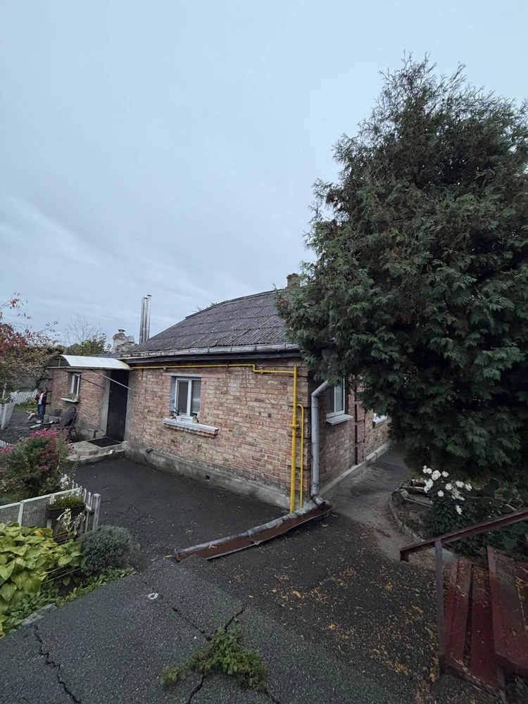 Sale of a one-story house 81.9 sq. m. in a prime location, Po