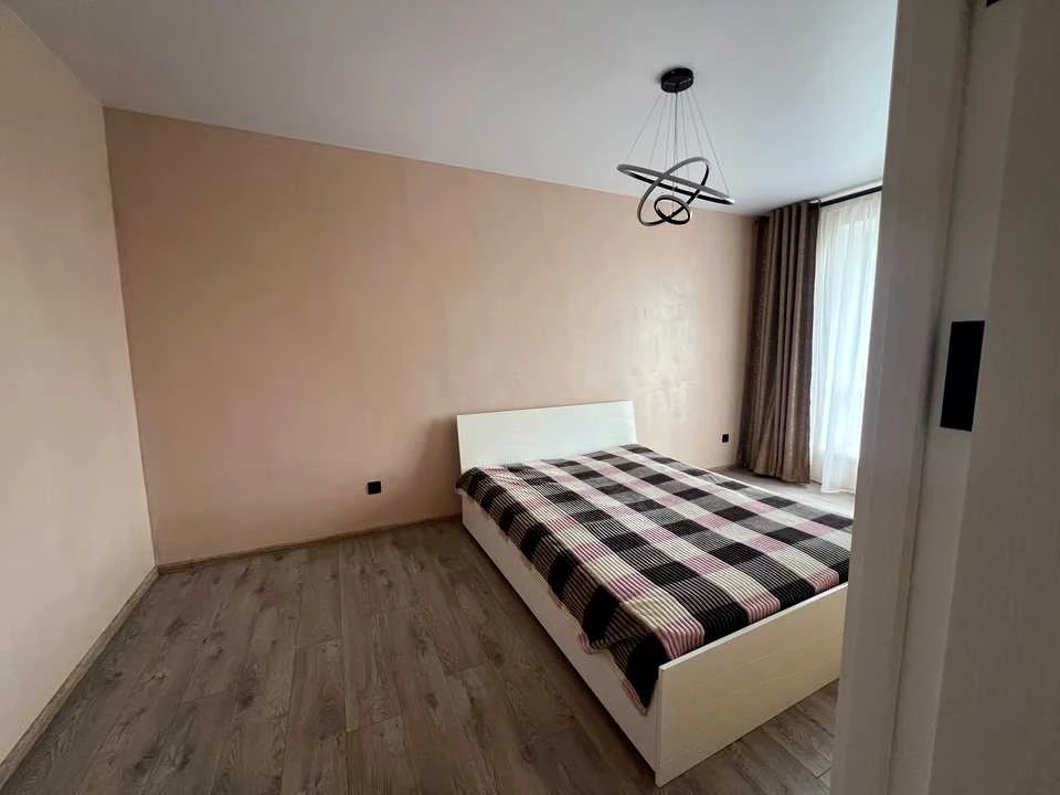 Apartment. Ivano-Frankivsk, Knyahynyn St., (Building 17)