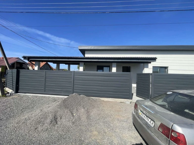 Sale of a modern single-story duplex with a private yard