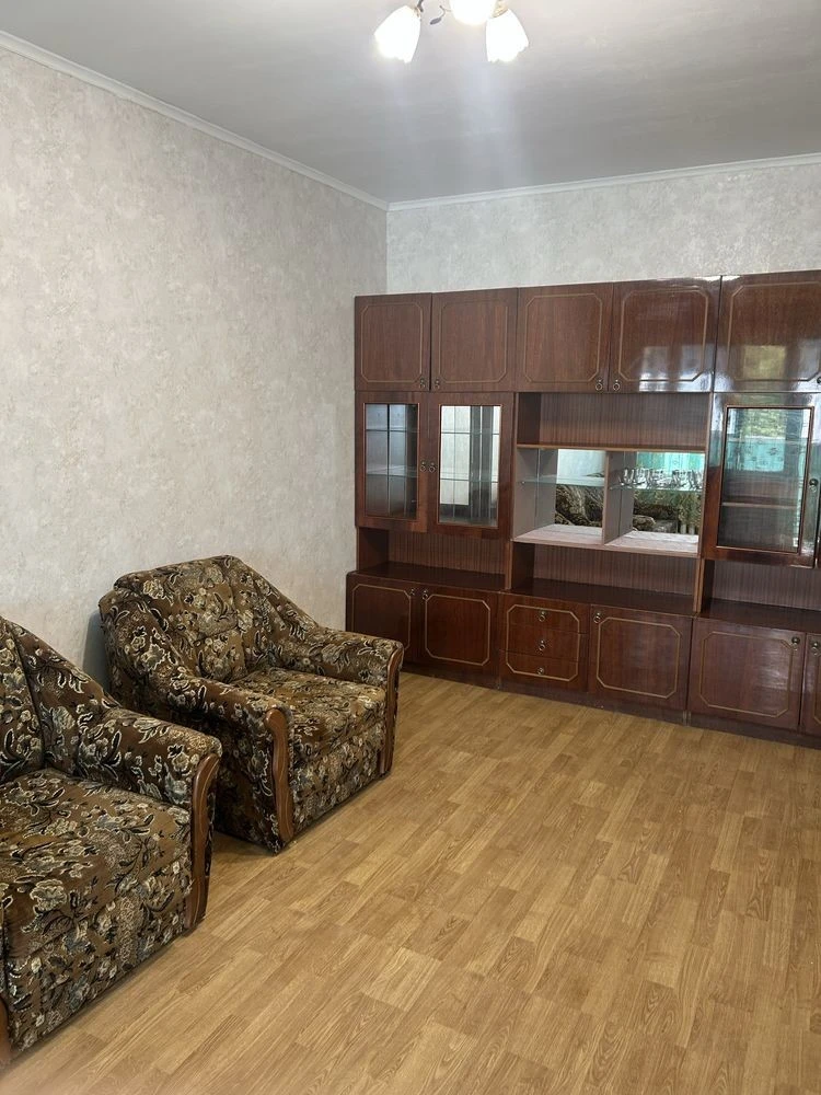 Здам 2-кім. квартира біля метро Героїв Дніпра.