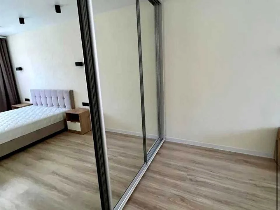 Apartment. Street Mriy