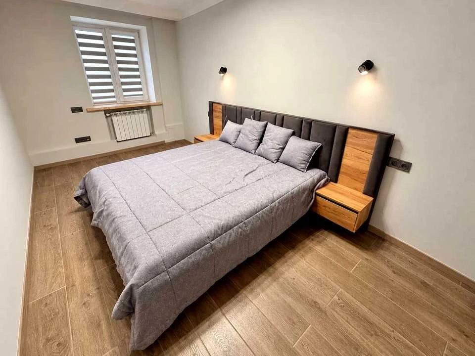 Apartment. Dnipro, Krutohirni uzviz
