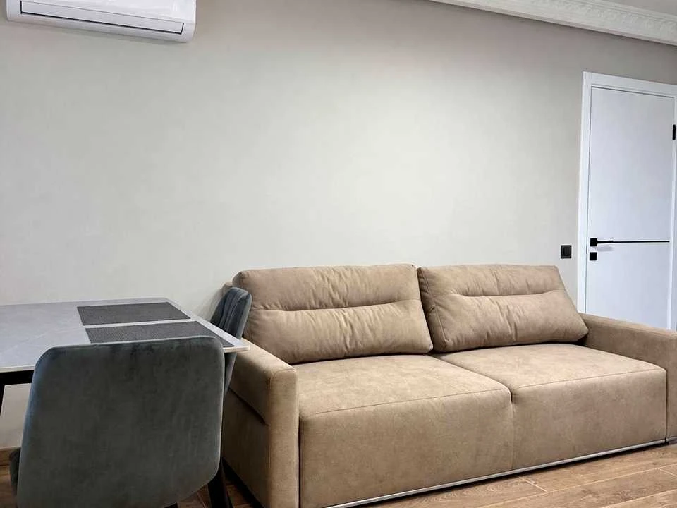 Apartment. Dnipro, Krutohirni uzviz