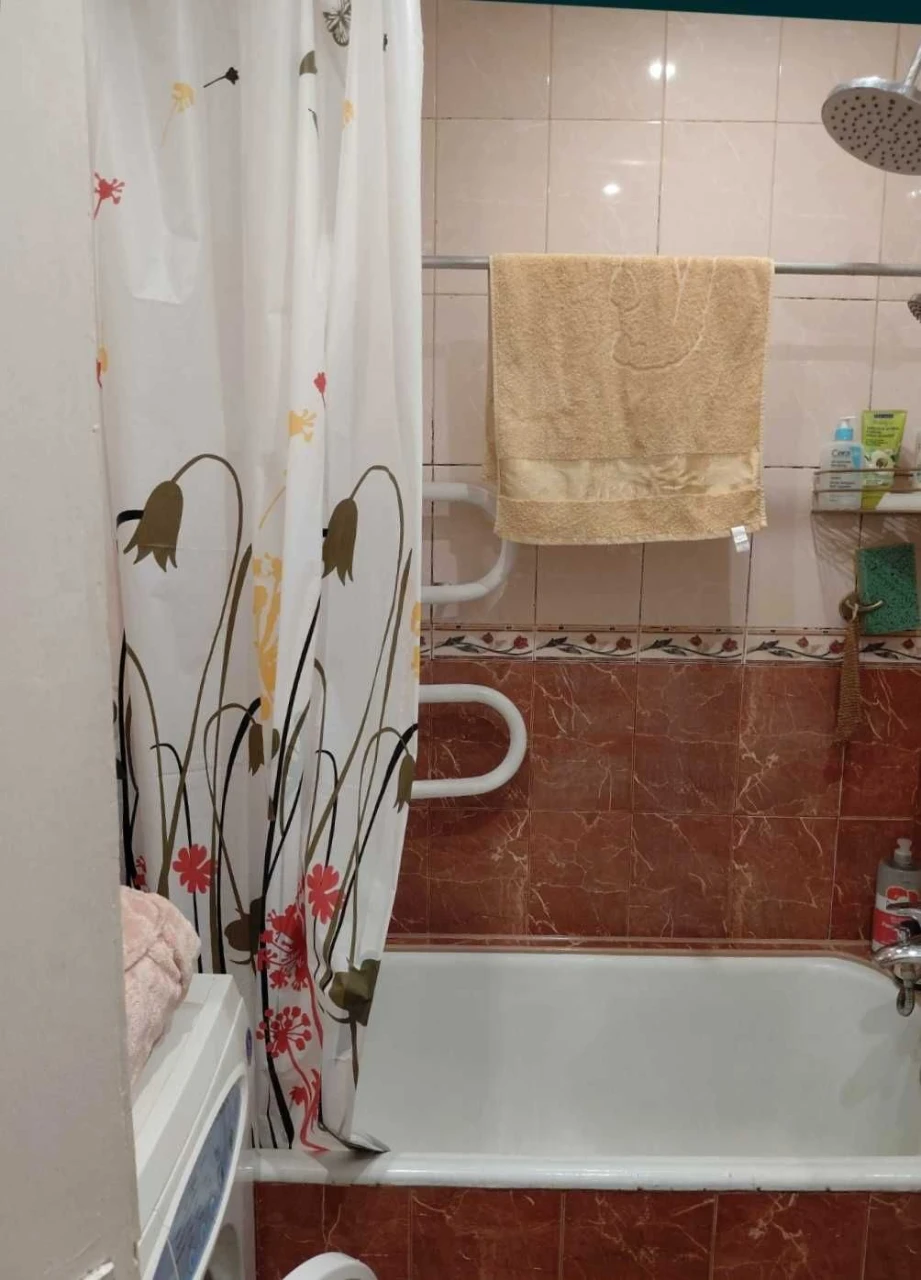 Продаж 2 кімнатної метро Зверінецька