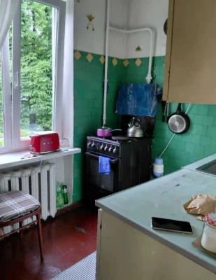 Продаж 2 кімнатної метро Зверінецька