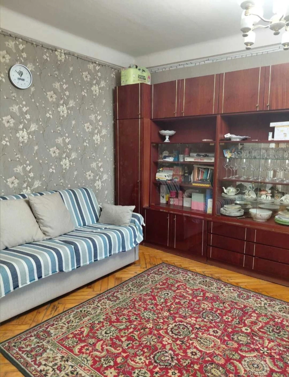 Продаж 2 кімнатної метро Зверінецька