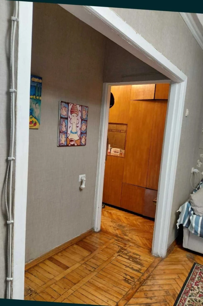Продаж 2 кімнатної метро Зверінецька