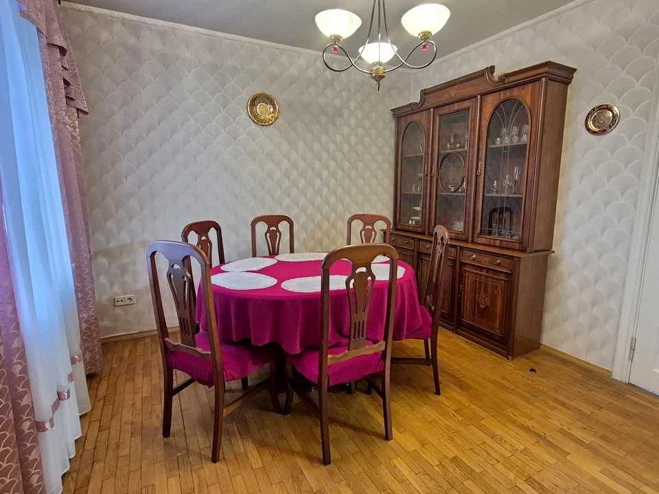 Квартира. Академіка Доброхотова, Київ.
