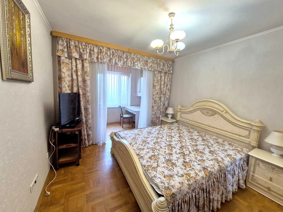 Квартира. Академіка Доброхотова, Київ.