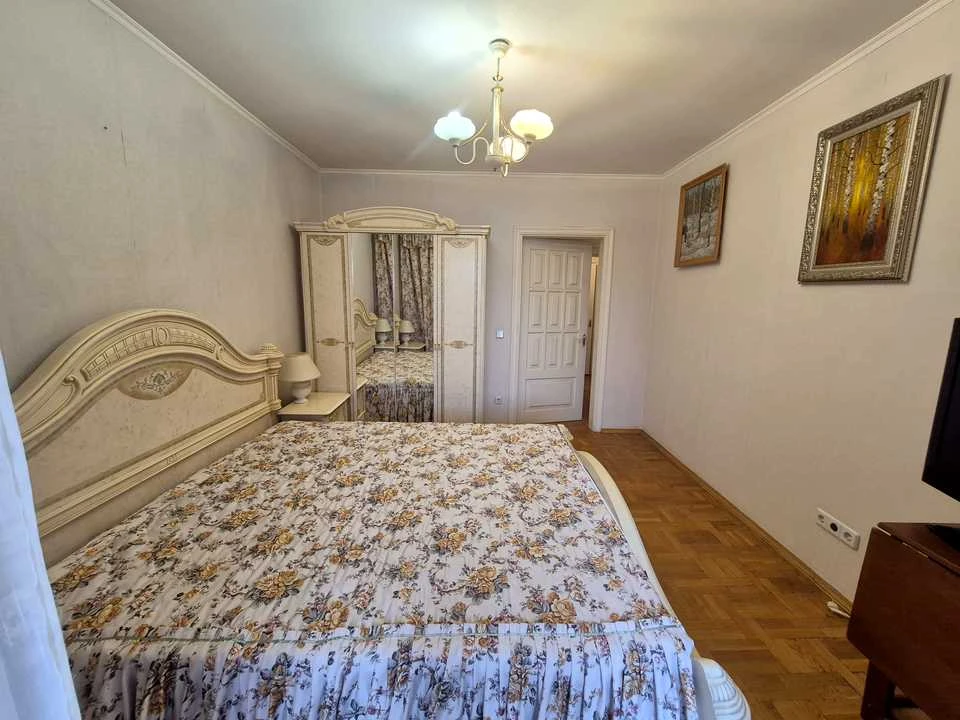 Квартира. Академіка Доброхотова, Київ.