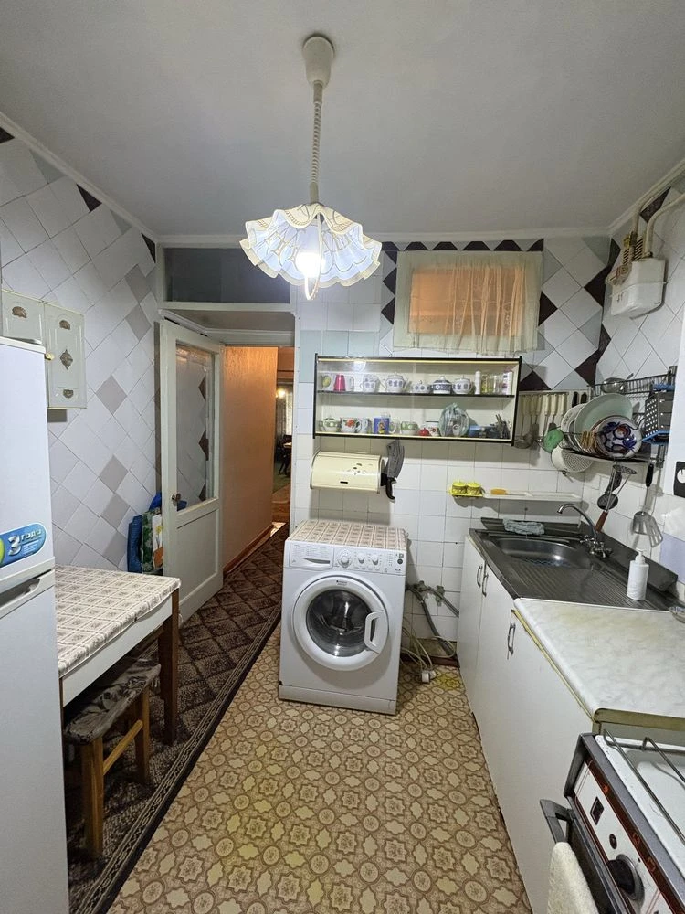 Spacious 2-bedroom apartment for sale on Mykolyivska Street