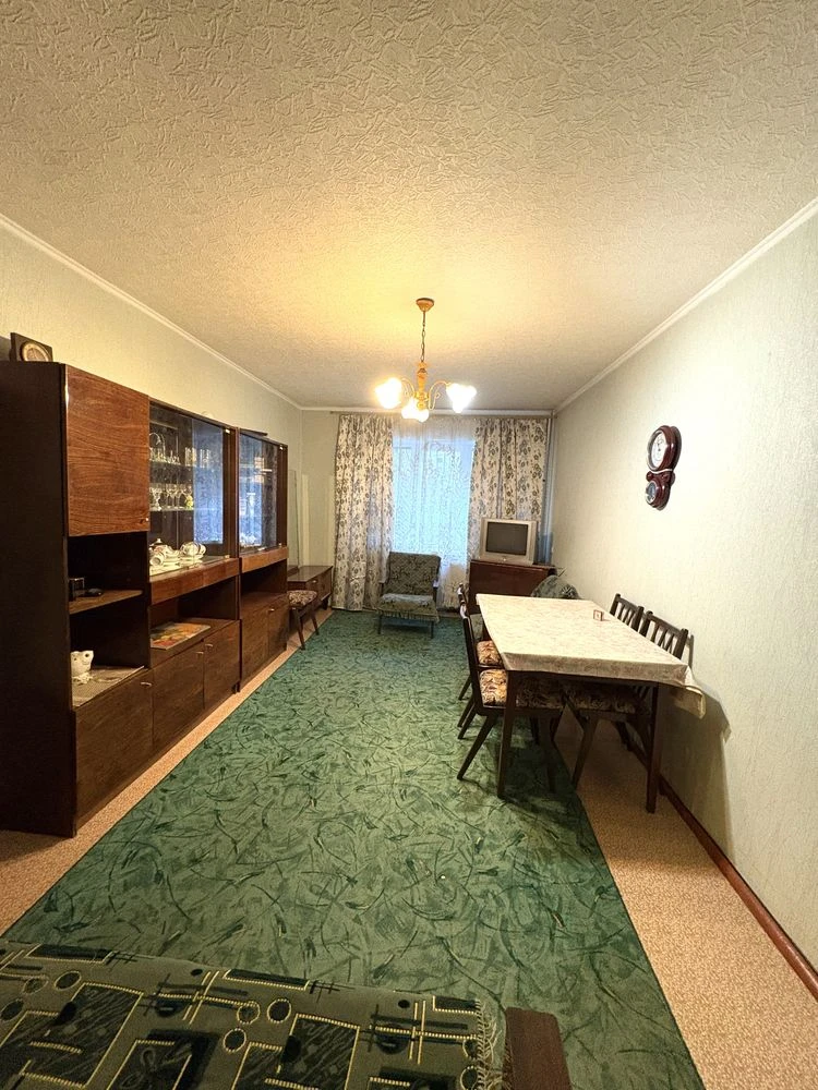 Spacious 2-bedroom apartment for sale on Mykolyivska Street