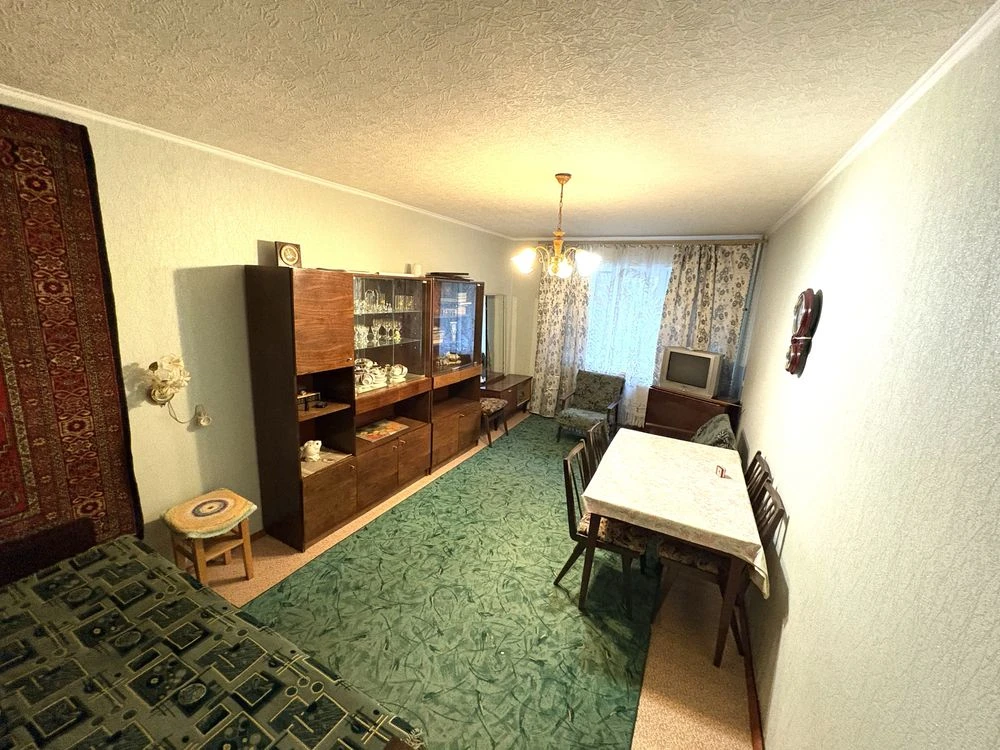 Spacious 2-bedroom apartment for sale on Mykolyivska Street