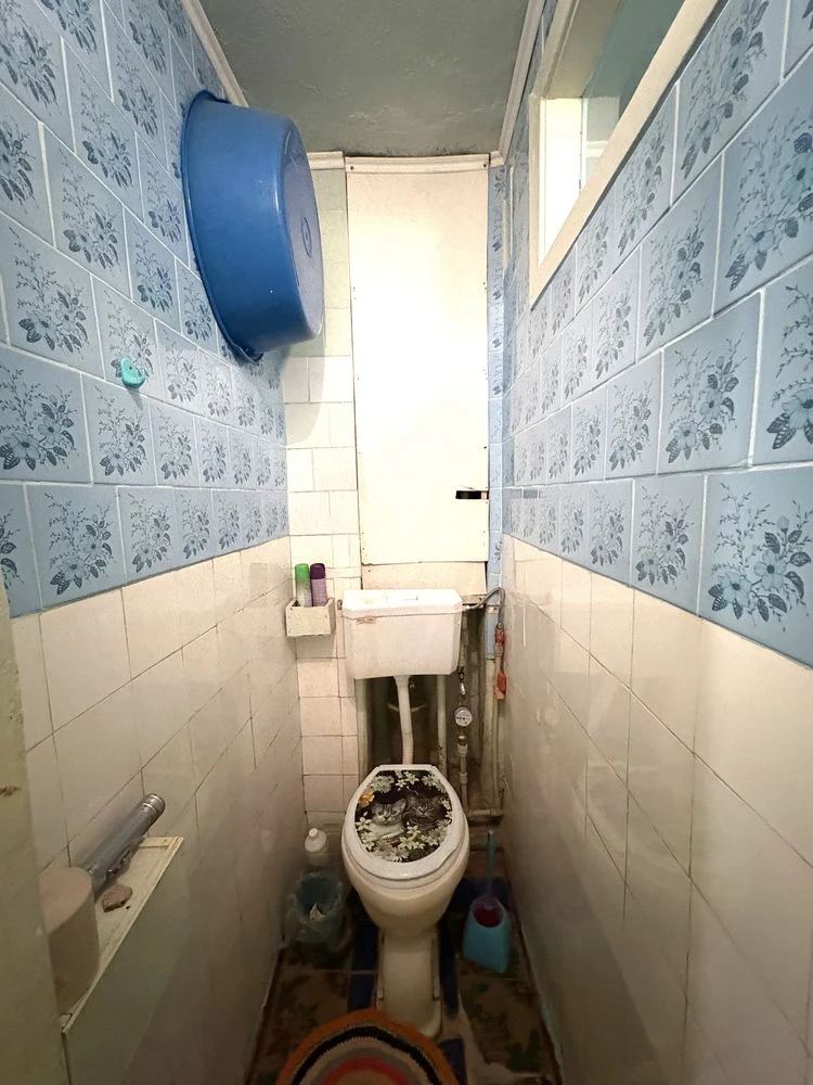 Spacious 2-bedroom apartment for sale on Mykolyivska Street