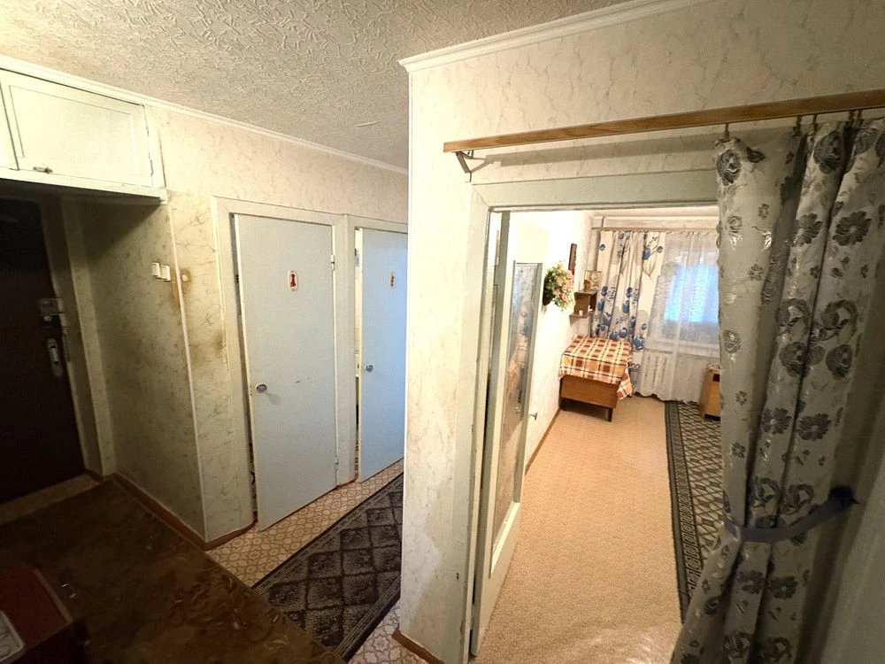 Spacious 2-bedroom apartment for sale on Mykolyivska Street