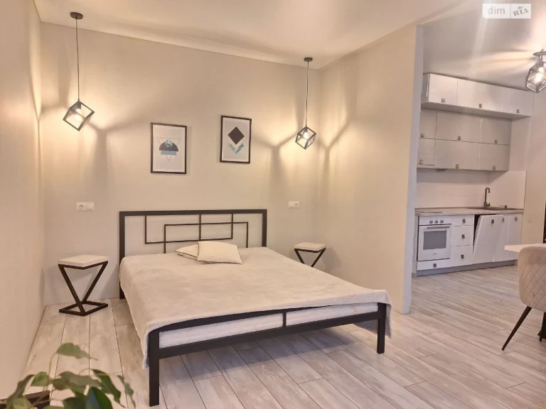 Long-Term Rental Apartment, Poczynki