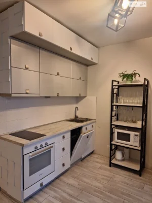 Long-Term Rental Apartment, Poczynki