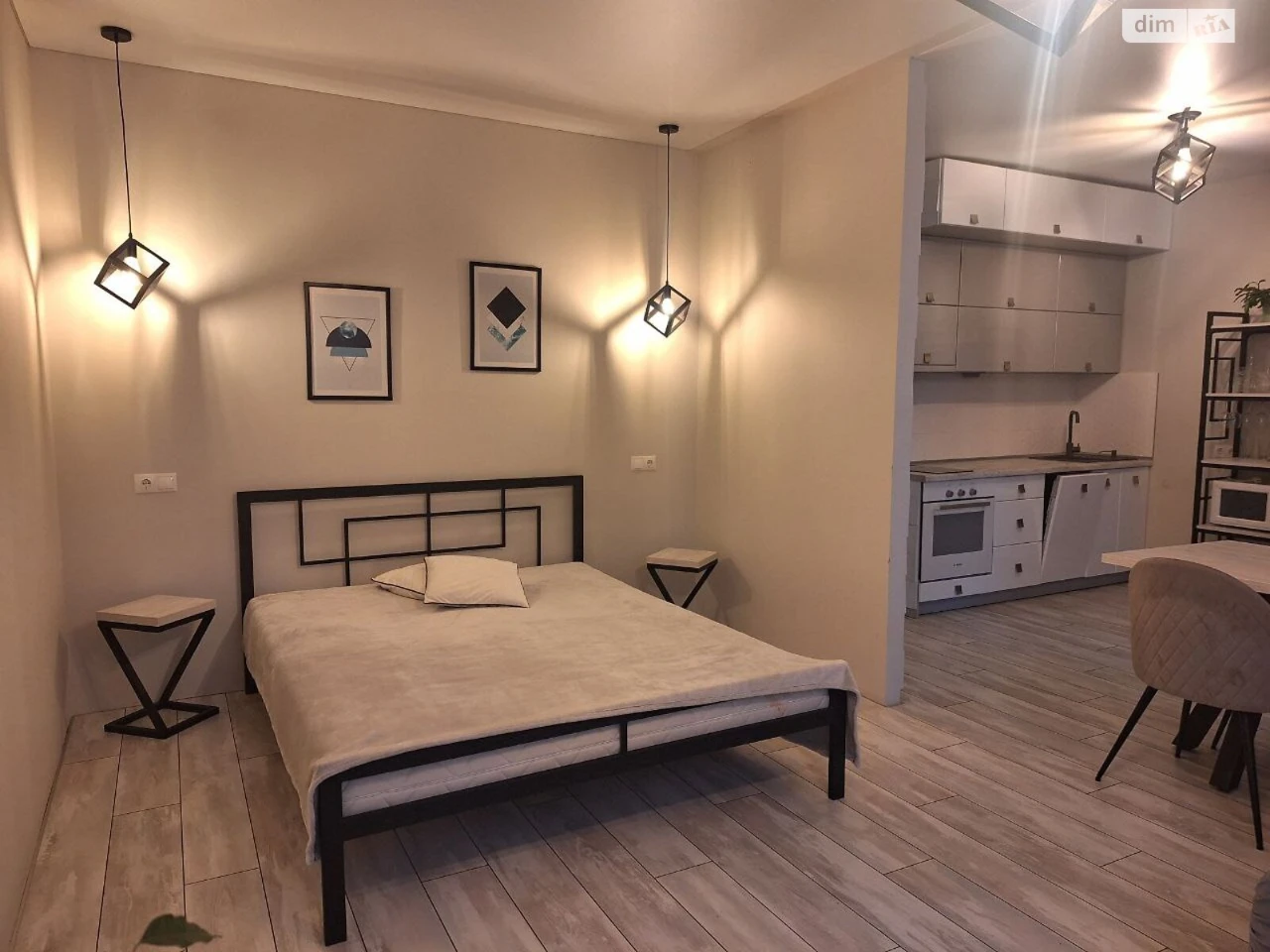 Long-Term Rental Apartment, Poczynki