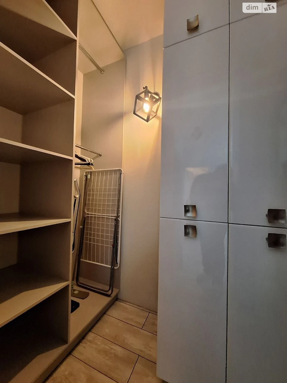 Long-Term Rental Apartment, Poczynki