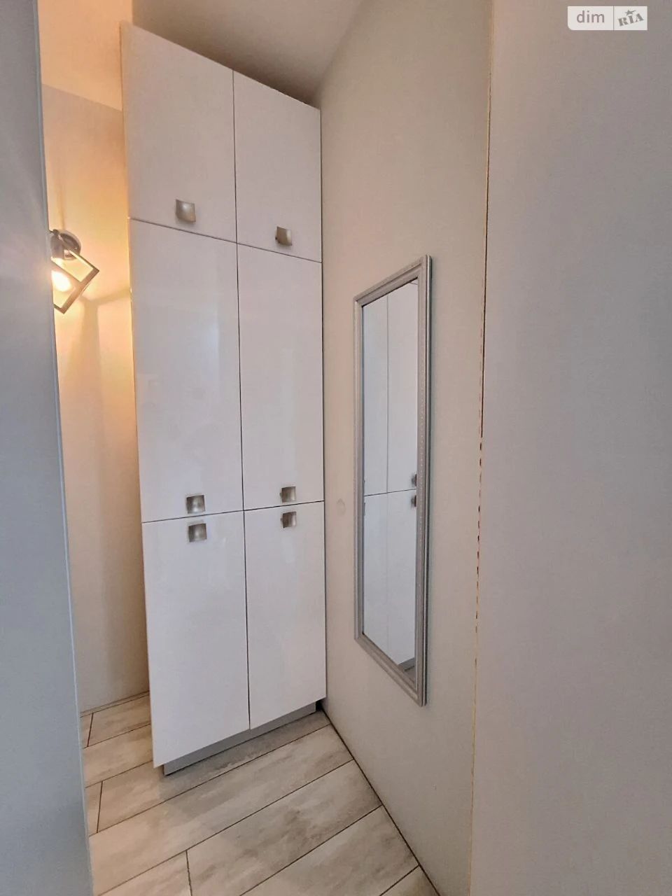 Long-Term Rental Apartment, Poczynki