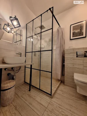 Long-Term Rental Apartment, Poczynki