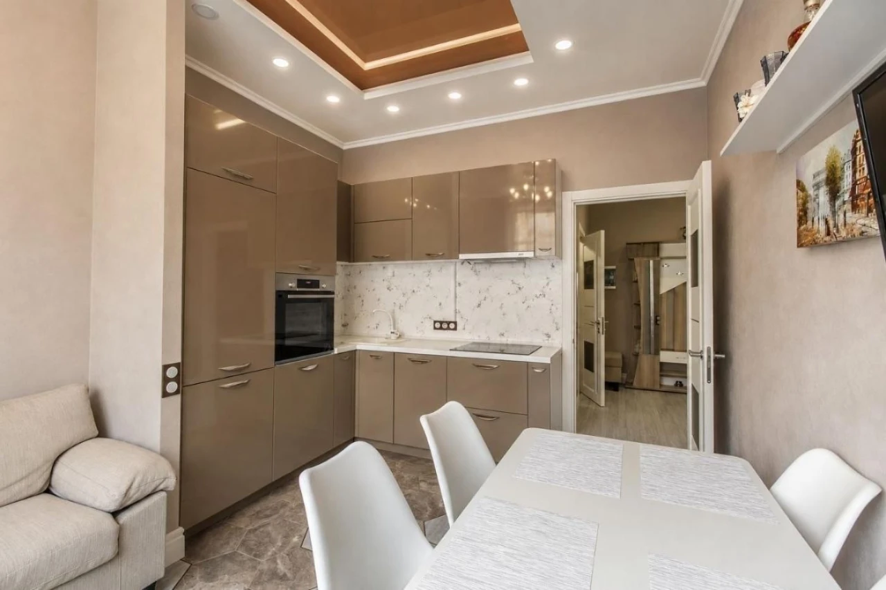 Stylish 1-bedroom apartment 42 sq m on the 4th floor in the "French Quarter" residential complex.