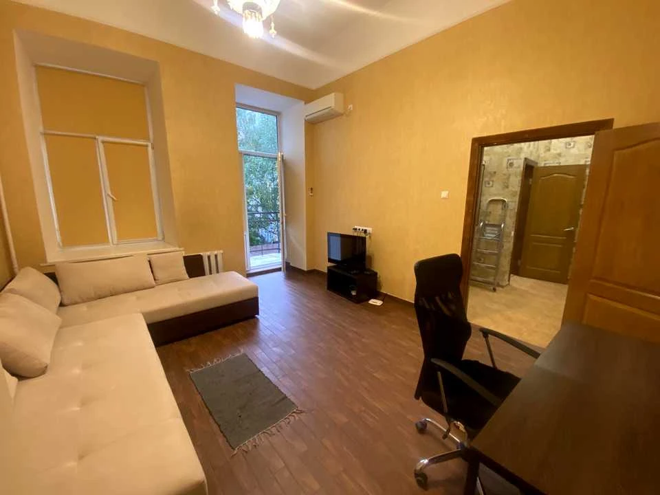 Apartment. Basin Street, Kyiv
