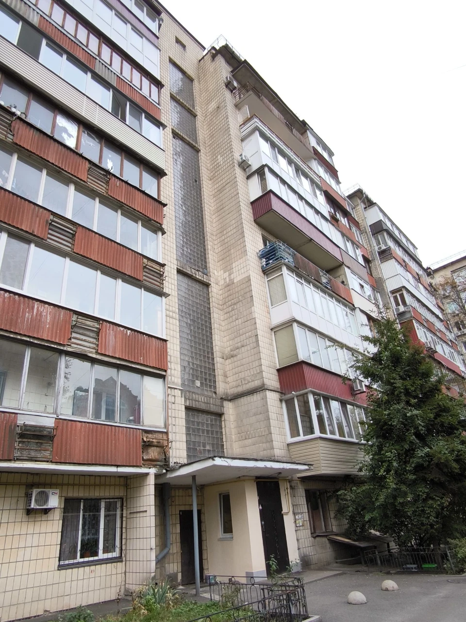 For sale 3-room apartment in the historical center of Kyiv
