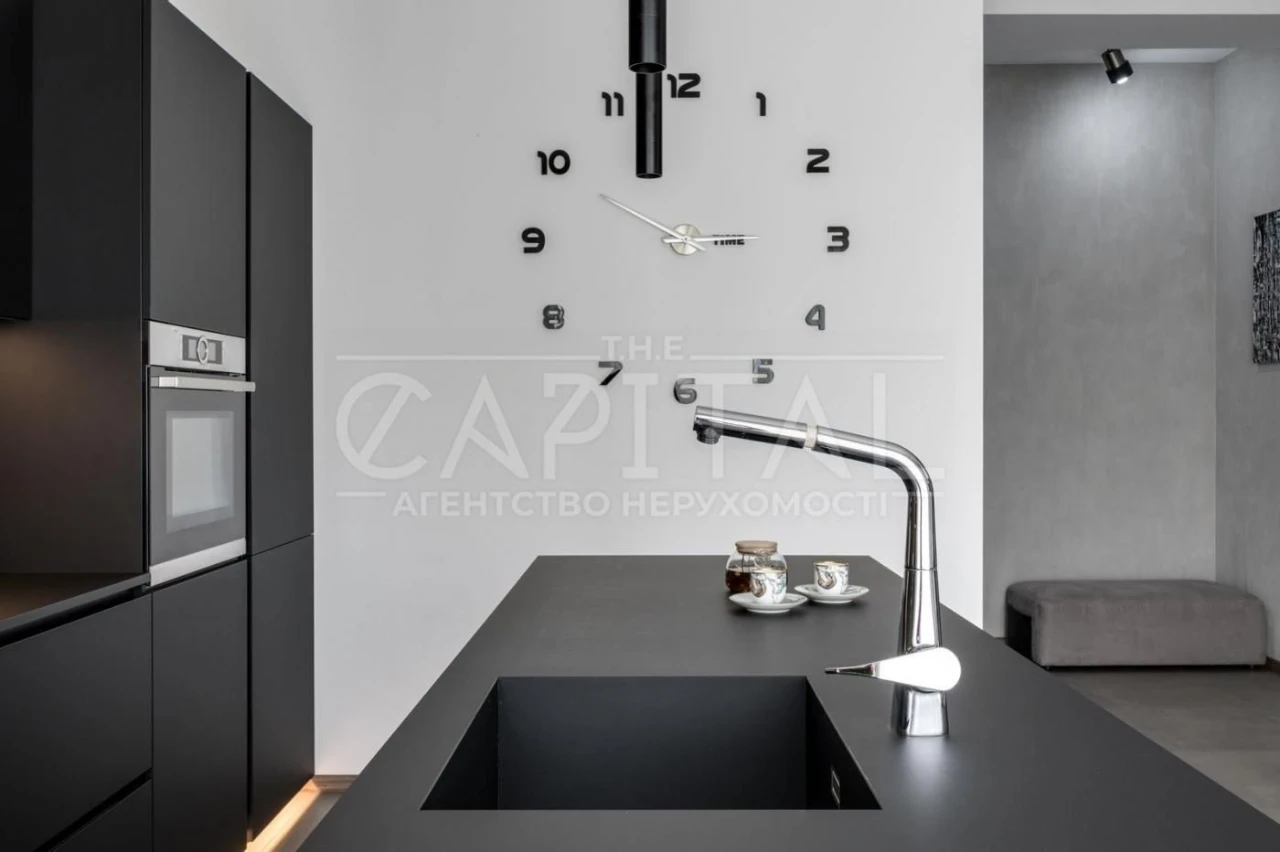 3-кімнатна квартира 180 м2 з дизайнерським ремонтом, тераса в ЖК Та